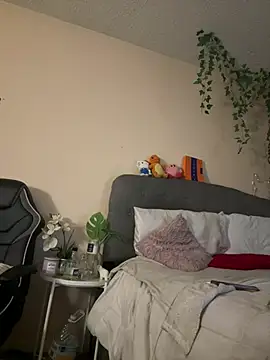 Snapshot of magicalc00ch chatting on 02/19/25, 09:28 magicalc00ch online show from 02/19/25, 09:28