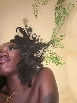 Snapshot of magicalc00ch chatting on 03/11/25, 02:43 magicalc00ch online show from 03/11/25, 02:43