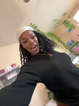 Snapshot of magicalc00ch chatting on 03/18/25, 10:04 magicalc00ch online show from 03/18/25, 10:04