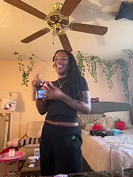 Snapshot of magicalc00ch chatting on 03/20/25, 12:19 magicalc00ch online show from 03/20/25, 12:19