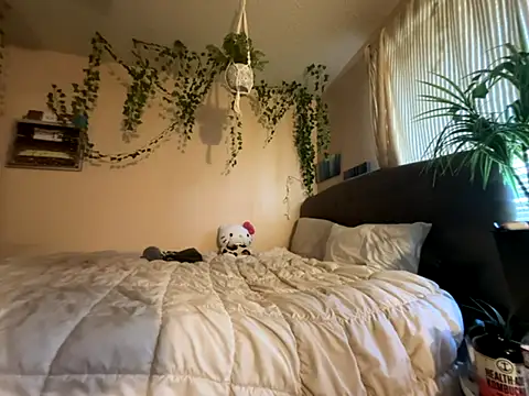 Snapshot of magicalc00ch chatting on 10/04/25, 04:05 magicalc00ch online show from 10/04/25, 04:05