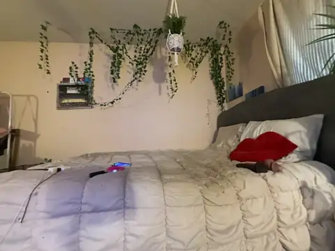 Snapshot of magicalc00ch chatting on 11/09/25, 11:25 magicalc00ch online show from 11/09/25, 11:25