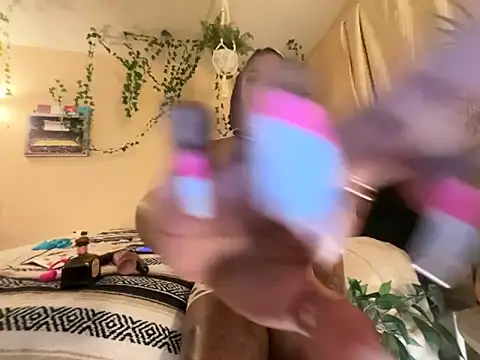 Snapshot of magicalc00ch chatting on 11/26/25, 02:01 magicalc00ch online show from 11/26/25, 02:01