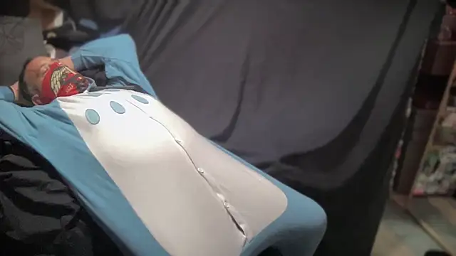 Snapshot of MoreFunSpun chatting on 12/31/24, 11:20 MoreFunSpun online show from 12/31/24, 11:20