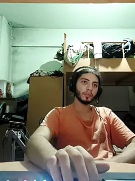 kleineid77 online show from 10/28/25, 10:01