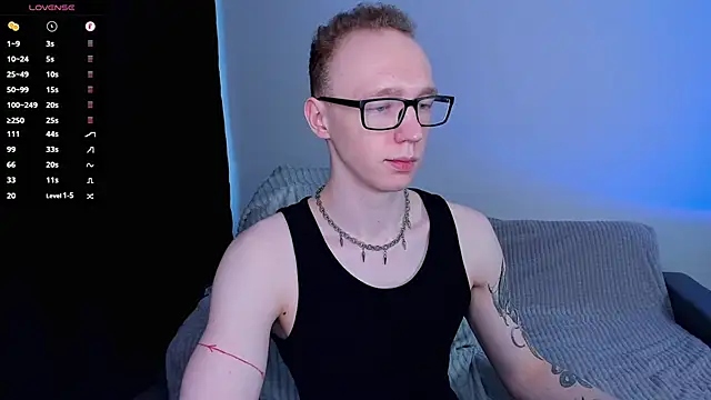 Snapshot of Alex_silents chatting on 06/17/26, 03:35 Alex silents online show from 06/17/26, 03:35