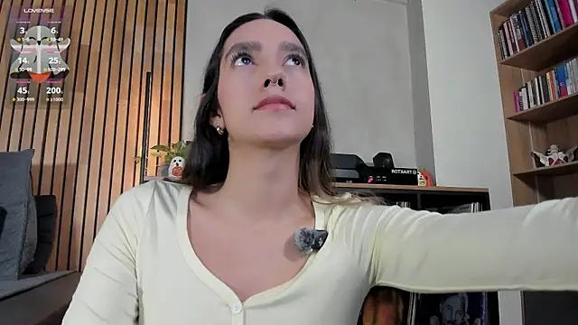 Snapshot of honeyhot69__ chatting on 10/14/25, 11:00 honeyhot69 online show from 10/14/25, 11:00