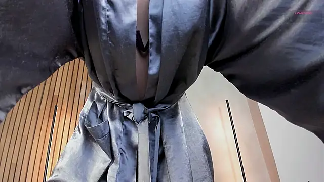 Snapshot of honeyhot69__ chatting on 11/20/25, 11:21 honeyhot69 online show from 11/20/25, 11:21