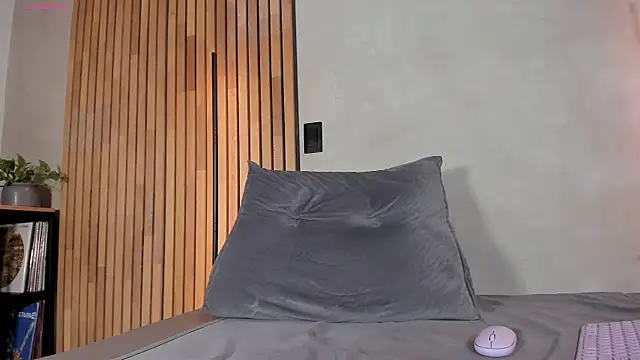 Snapshot of honeyhot69__ chatting on 01/11/26, 12:10 honeyhot69 online show from 01/11/26, 12:10