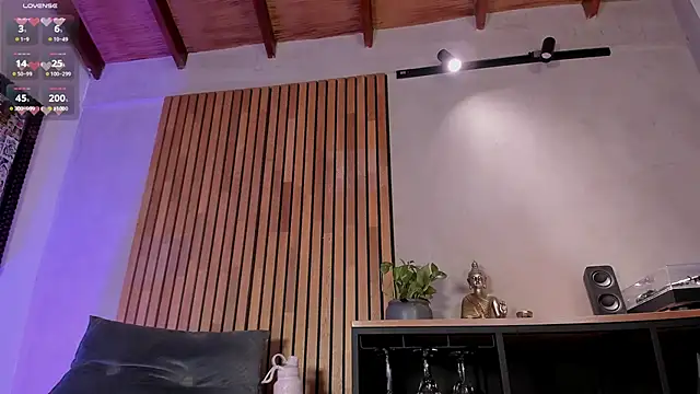 Snapshot of honeyhot69__ chatting on 02/25/26, 12:04 honeyhot69 online show from 02/25/26, 12:04