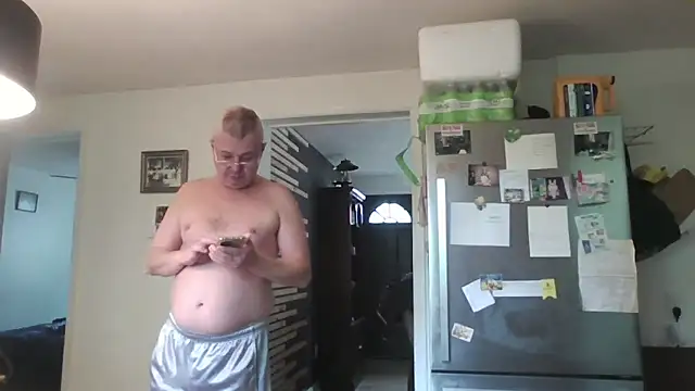 Snapshot of keiferkriss chatting on 10/08/25, 05:10 keiferkriss online show from 10/08/25, 05:10