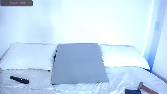 Snapshot of megan_bluee23 chatting on 12/09/24, 01:45 megan bluee23 online show from 12/09/24, 01:45