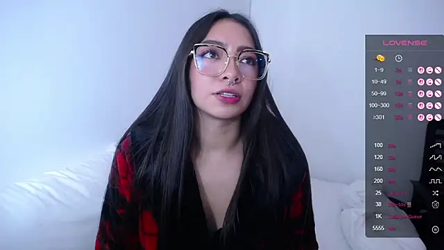 Snapshot of megan_bluee23 chatting on 02/13/25, 05:22 megan bluee23 online show from 02/13/25, 05:22