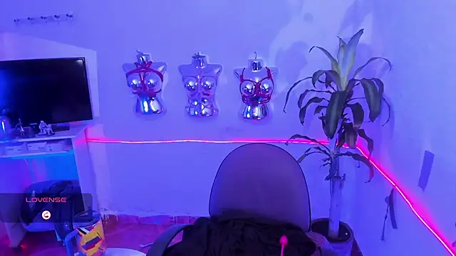 LucyStrike  online show from 06/26/26, 02:05