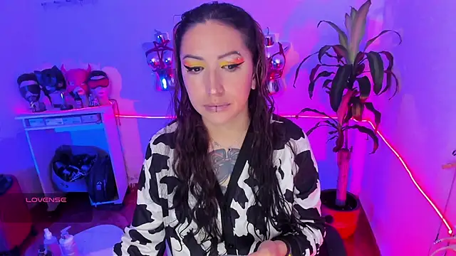 LucyStrike  online show from 07/04/26, 01:56