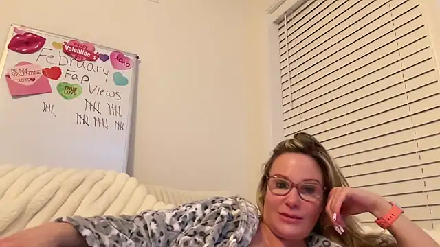 Milf Goddess online show from 02/24/25, 03:44