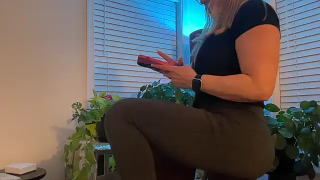 Milf Goddess online show from 12/17/25, 08:09