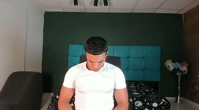 Snapshot of SexyBigCock01 chatting on 02/06/25, 02:00 SexyBigCock01 online show from 02/06/25, 02:00