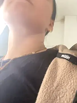 Luccreccia  online show from 10/29/25, 10:06