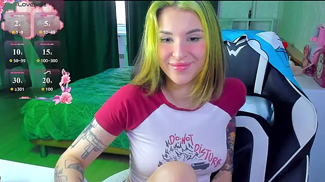 Snapshot of folinskayyya chatting on 07/18/26, 06:28 folinskayyya online show from 07/18/26, 06:28