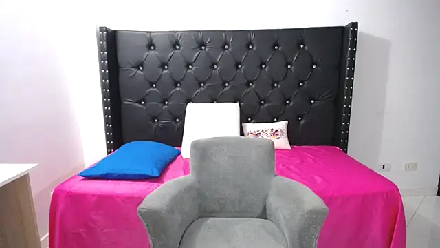 Snapshot of renata_salinas_1 chatting on 09/11/25, 11:49 renata salinas 1 online show from 09/11/25, 11:49