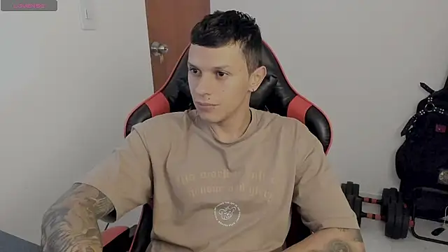 Snapshot of davebrow chatting on 10/17/25, 09:17 davebrow online show from 10/17/25, 09:17