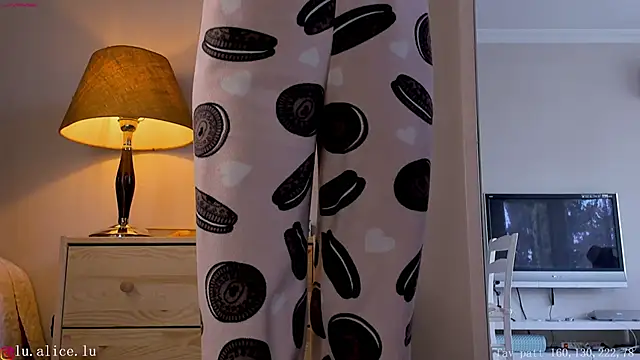 alicelu  online show from 03/04/25, 06:37