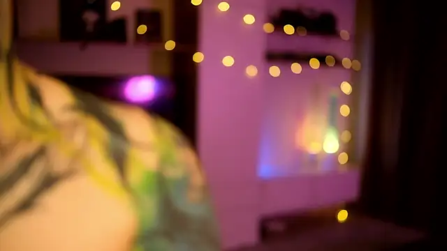 Snapshot of AcidPie chatting on 12/18/24, 11:30 AcidPie online show from 12/18/24, 11:30