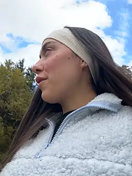 emiliasommer online show from 10/28/25, 01:25