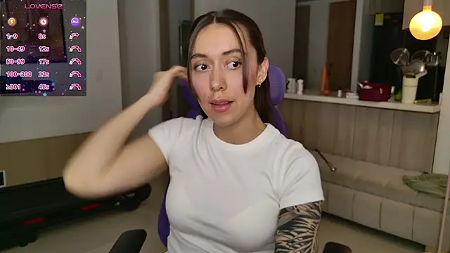 Snapshot of emiliasommer chatting on 02/14/26, 04:48 emiliasommer online show from 02/14/26, 04:48