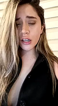 maliciaworld online show from 12/18/24, 12:21