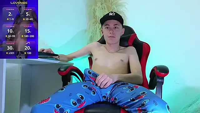 Snapshot of Elian_Cooper chatting on 09/22/25, 12:34 Elian Cooper online show from 09/22/25, 12:34