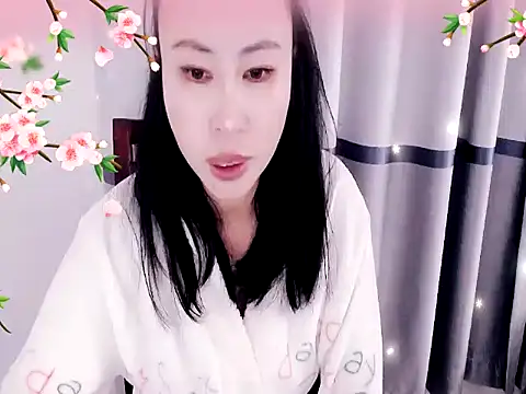 Snapshot of xiaoxuer chatting on 12/15/24, 05:45 xiaoxuer online show from 12/15/24, 05:45