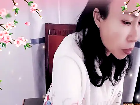 Snapshot of xiaoxuer chatting on 12/19/24, 03:29 xiaoxuer online show from 12/19/24, 03:29