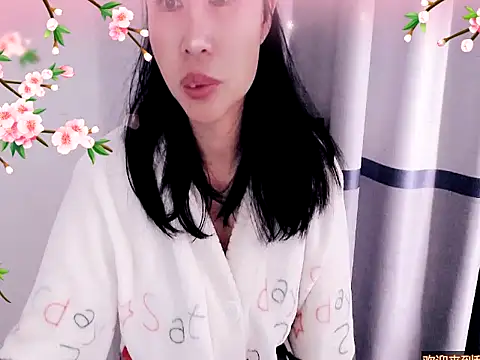 Snapshot of xiaoxuer chatting on 12/19/24, 06:34 xiaoxuer online show from 12/19/24, 06:34