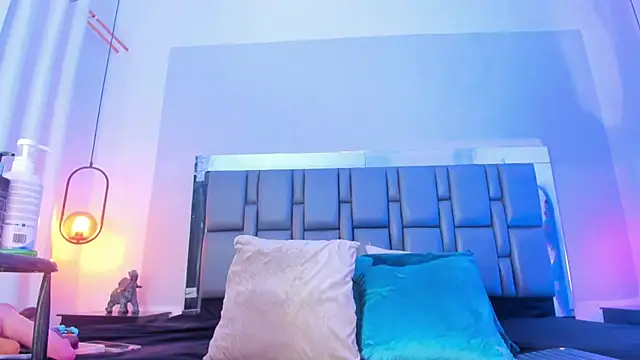 Emily Gil1 online show from 03/11/25, 12:50