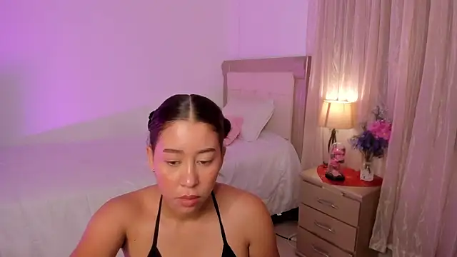 Snapshot of vale_kross chatting on 02/08/25, 03:42 vale kross online show from 02/08/25, 03:42