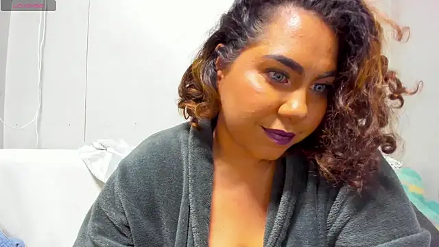 isobeladams20 online show from 12/13/24, 10:45