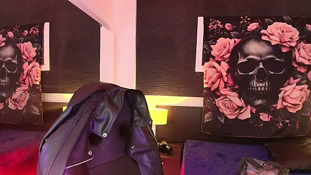 EvaaFoxxy1 online show from 04/06/26, 12:39