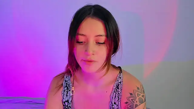 annie mora online show from 11/25/25, 02:11