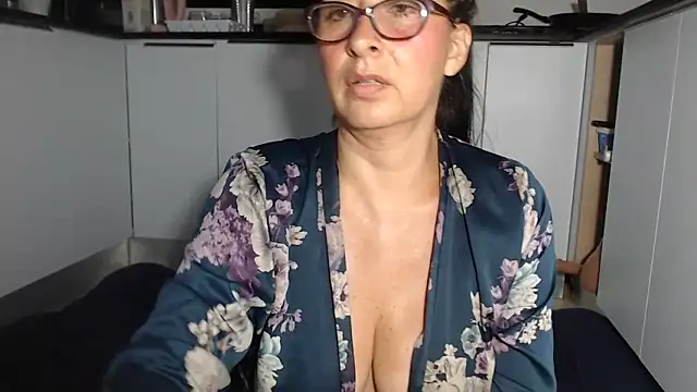 Snapshot of HellenLatin chatting on 06/20/26, 04:26 HellenLatin online show from 06/20/26, 04:26