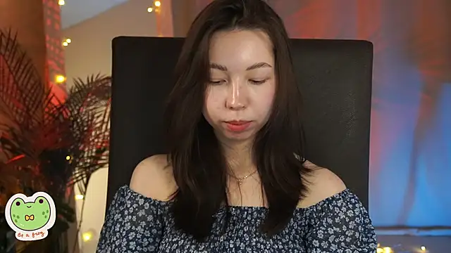 Snapshot of Sarah_Son chatting on 01/12/25, 09:30 Sarah Son online show from 01/12/25, 09:30