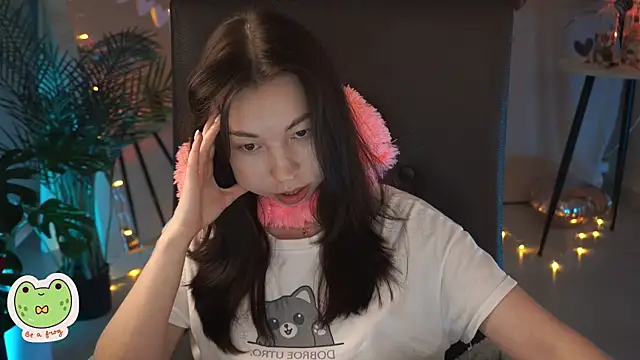 Snapshot of Sarah_Son chatting on 02/16/25, 11:38 Sarah Son online show from 02/16/25, 11:38