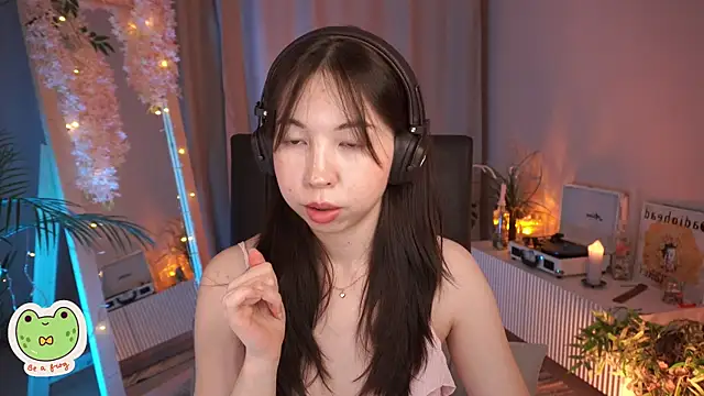 Snapshot of Sarah_Son chatting on 03/09/25, 05:22 Sarah Son online show from 03/09/25, 05:22