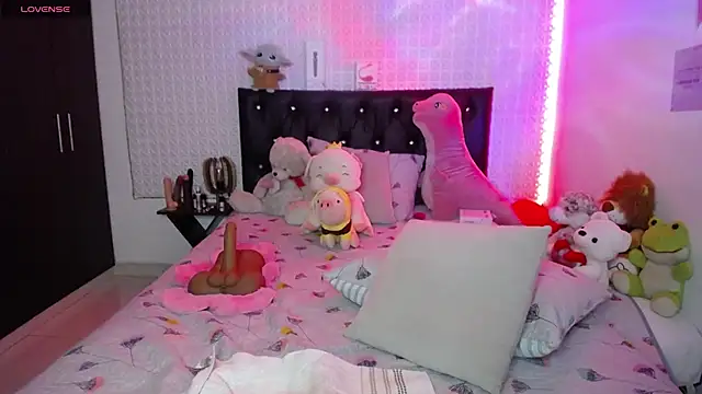 redgirlofficial online show from 03/04/25, 12:18