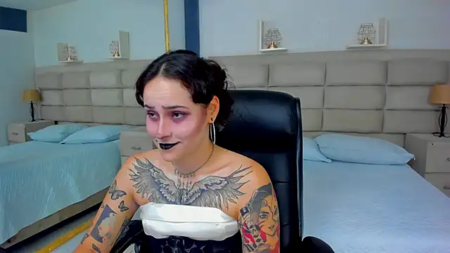 AnnyThompson  online show from 10/31/25, 10:11