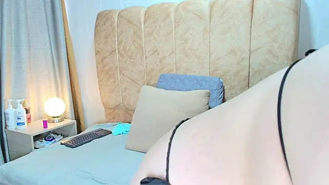 Zoe Curvy online show from 11/22/25, 12:37