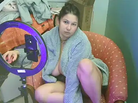 Snapshot of minette-sexy chatting on 12/17/24, 10:22 minette-sexy online show from 12/17/24, 10:22