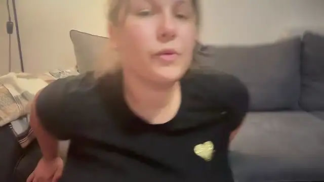 Snapshot of minette-sexy chatting on 10/01/25, 08:59 minette-sexy online show from 10/01/25, 08:59