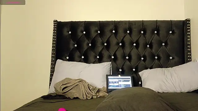 Snapshot of online_bestie chatting on 11/10/25, 07:07 online bestie online show from 11/10/25, 07:07